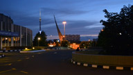 Torre della televisione (500 m) e monumento ai cosmonauti